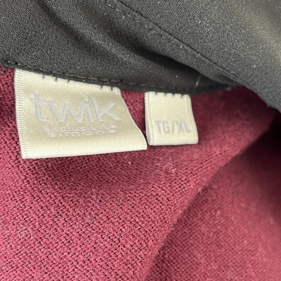 Twik Chic Burgundy Blouse with Black Collar size large kids - Picture 5 of 5